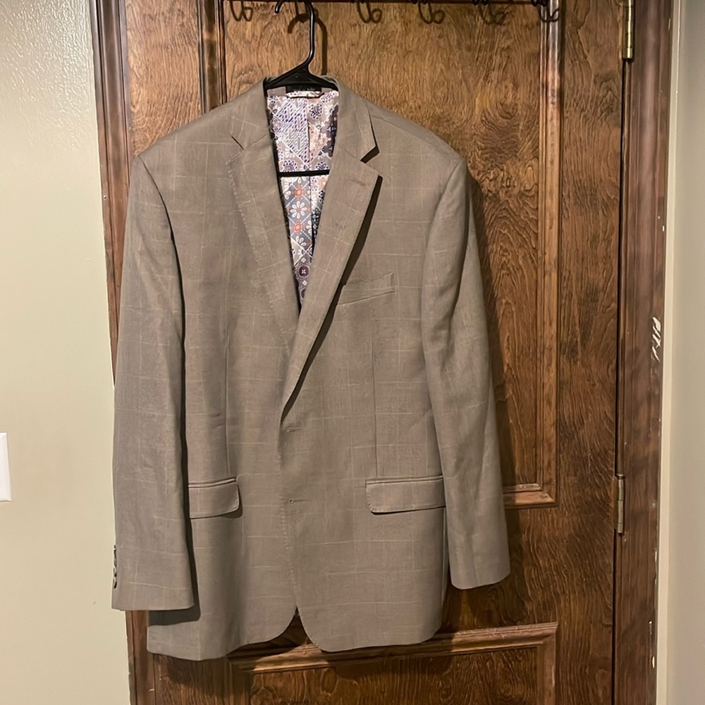 Used Good Condition- VanHeusen Studio Sport-Coat. Classic Fit